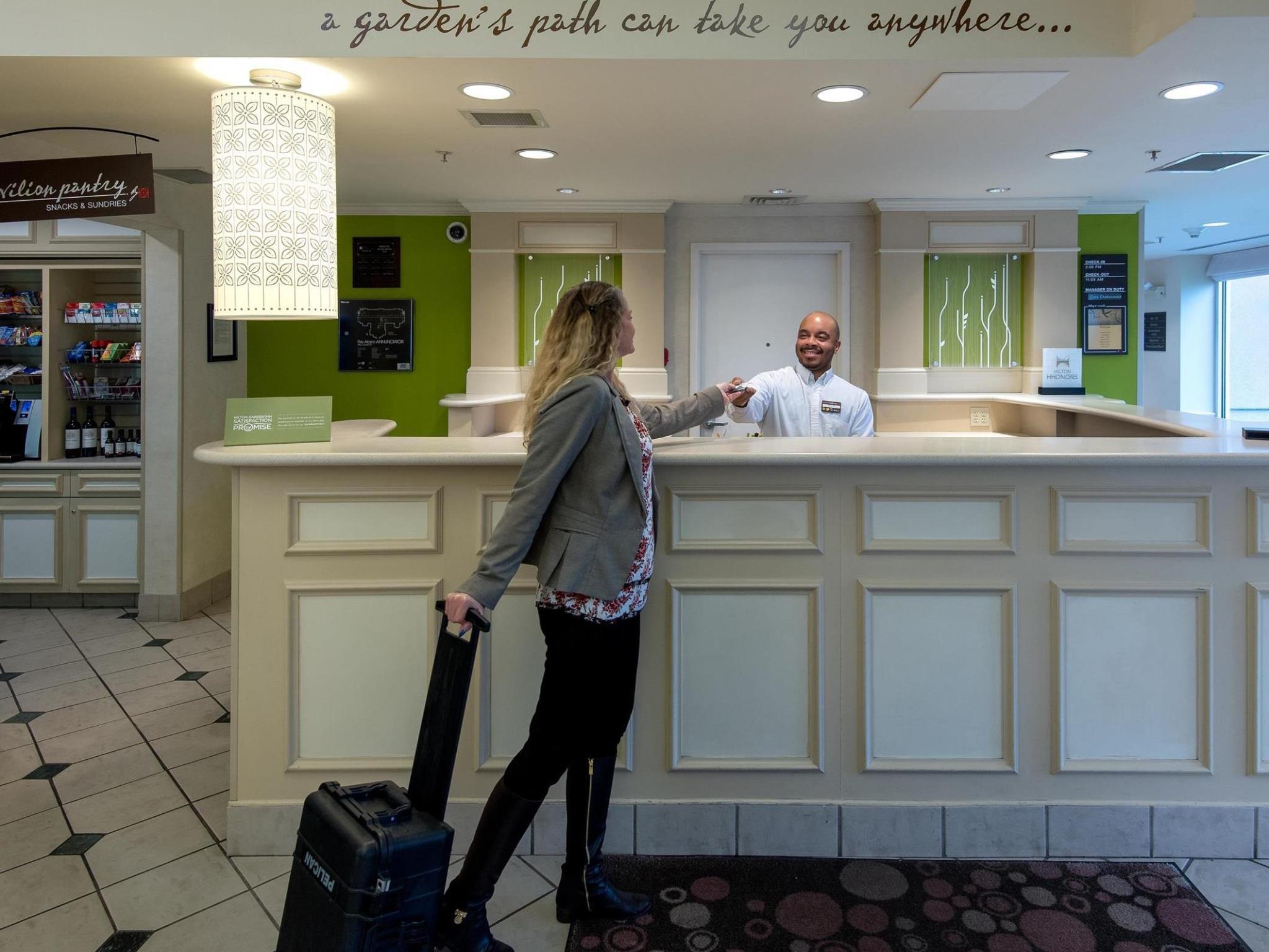 Hilton Garden Inn Овингс-Миллс Экстерьер фото