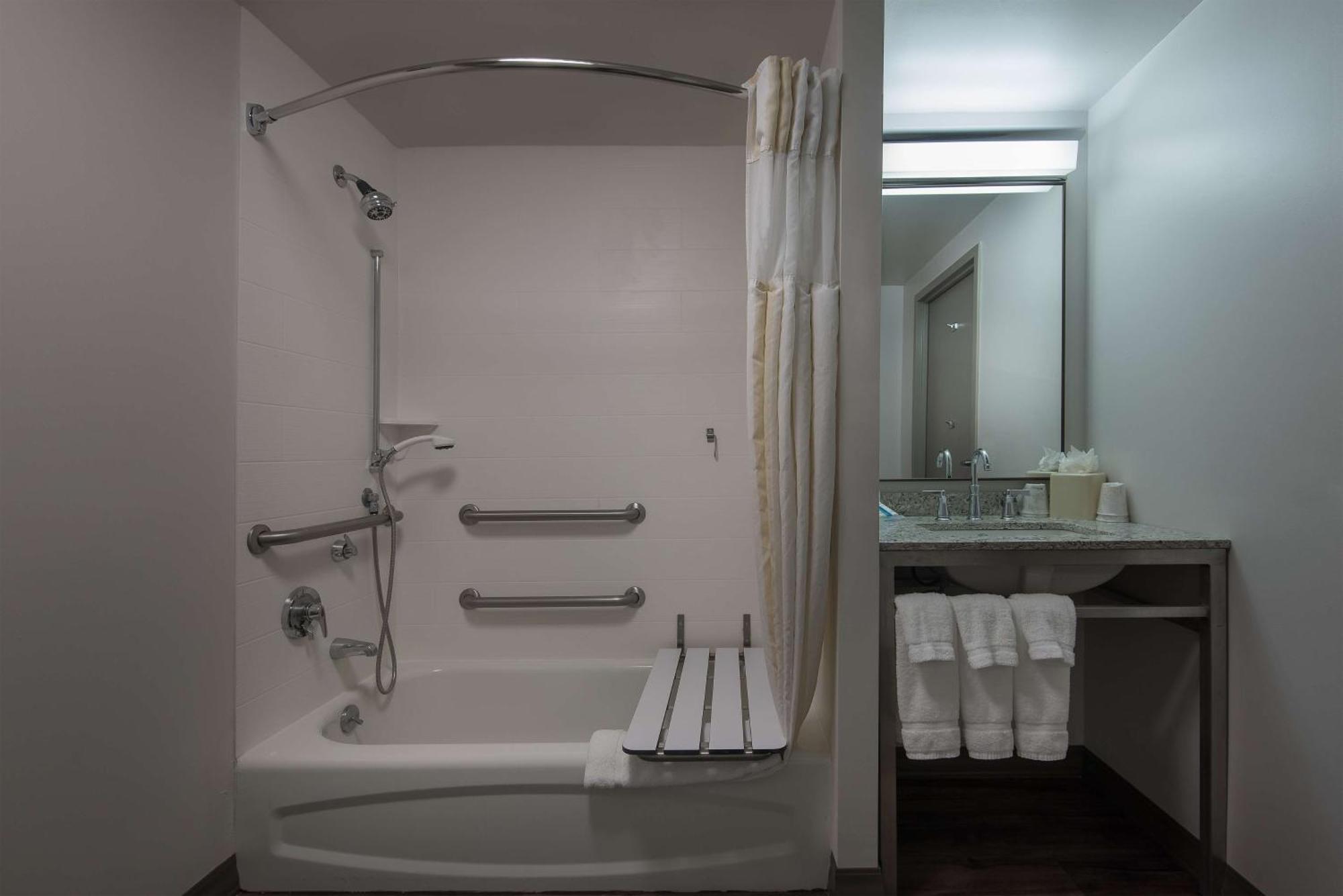 Hilton Garden Inn Овингс-Миллс Экстерьер фото