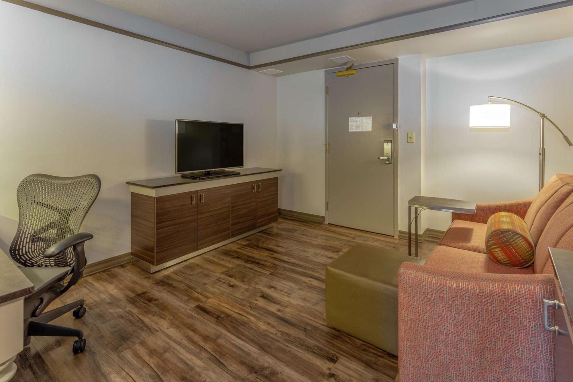 Hilton Garden Inn Овингс-Миллс Экстерьер фото